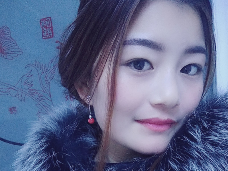 迪迪💄妮彩美妆培训的主播海报