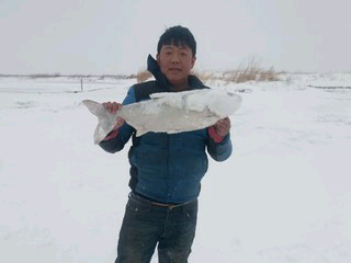 风雨无休的主播照片