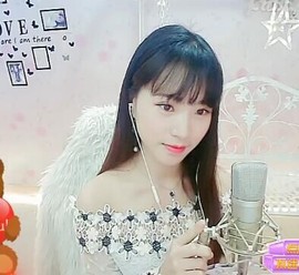 请收索18500房间主播照片
