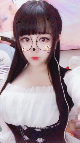 小小西521主播照片