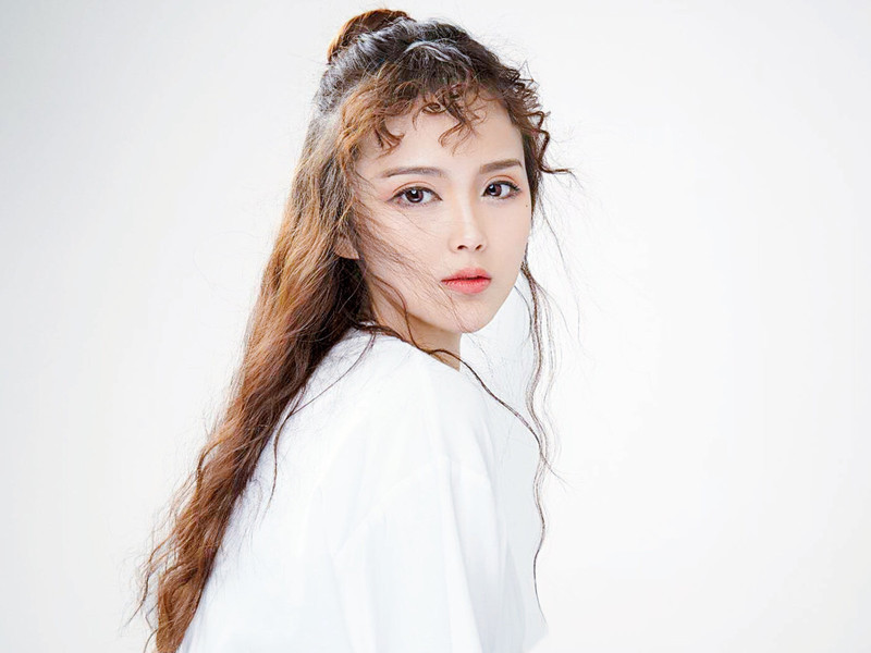 吖Y儿的主播海报
