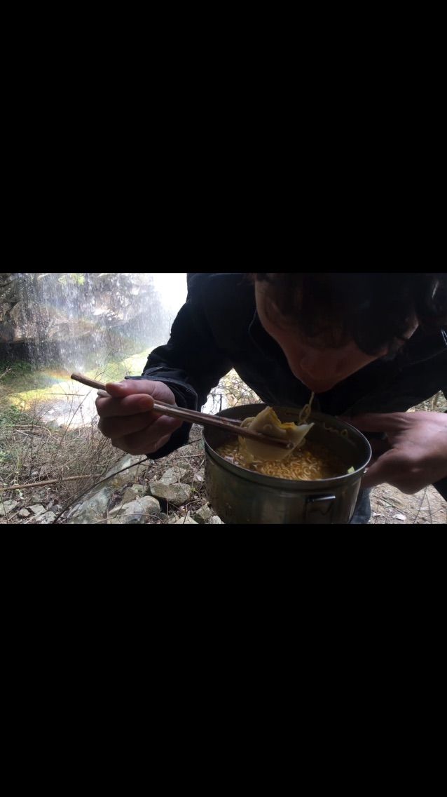 荒野独居的主播照片