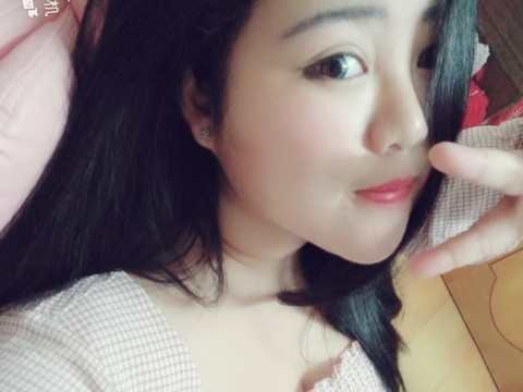 A👼何尔萌海报