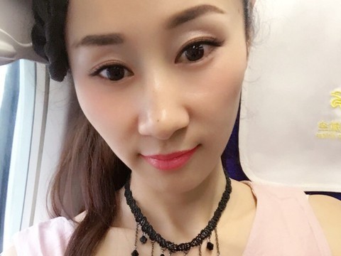 可以吸的果冻海报