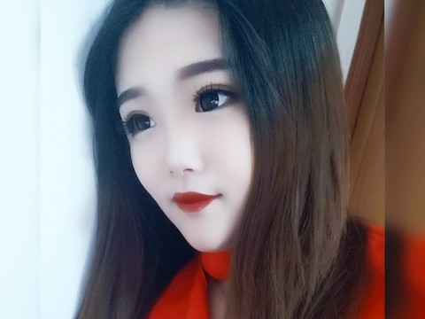 诗诗一个人也会开心.海报