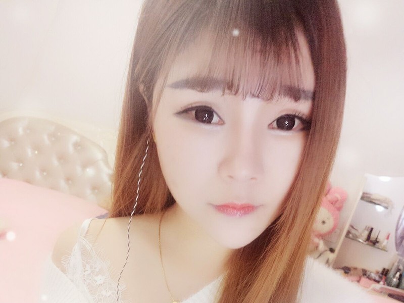 果然*at的主播海报