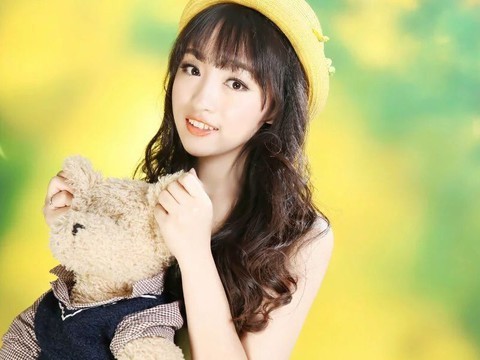清秀的小姑娘海报
