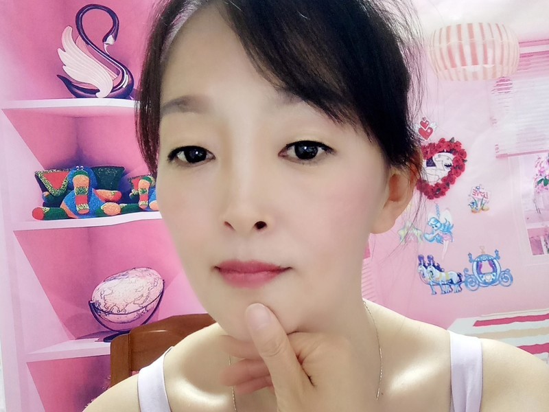 HMILY灵的主播海报