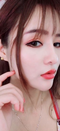 芒果果榴莲贺AI升级主播照片