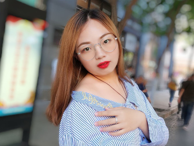 七月的桃花妖的主播海报