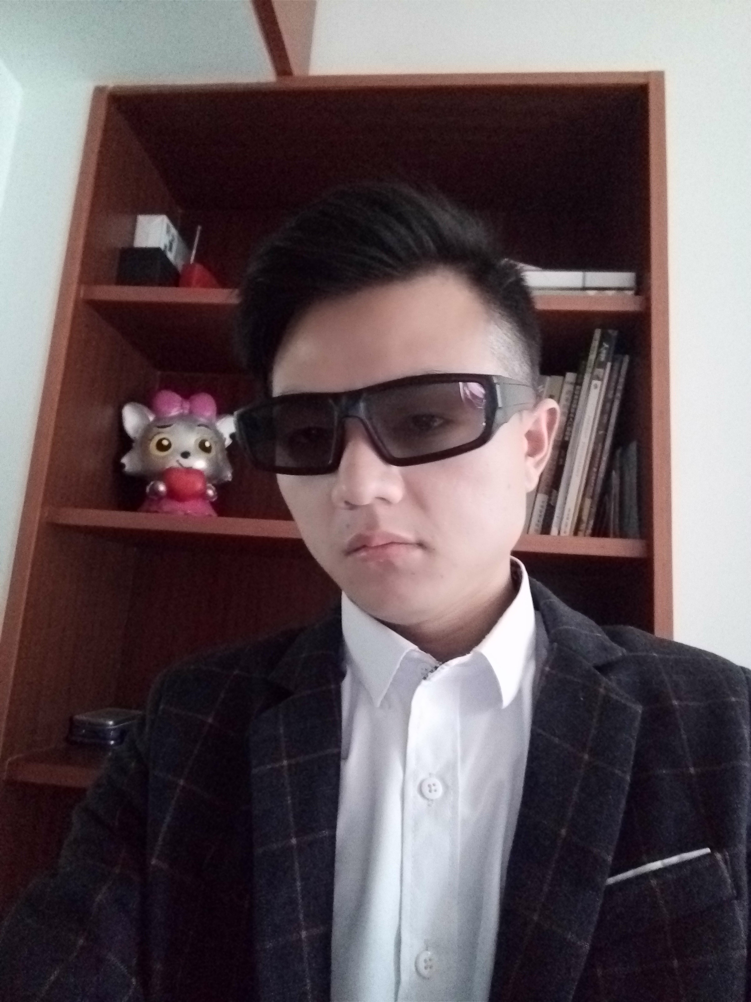 孤独洋洋的主播照片