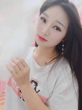 ：一一安安主播照片
