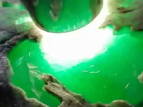 合众赢翡翠海报
