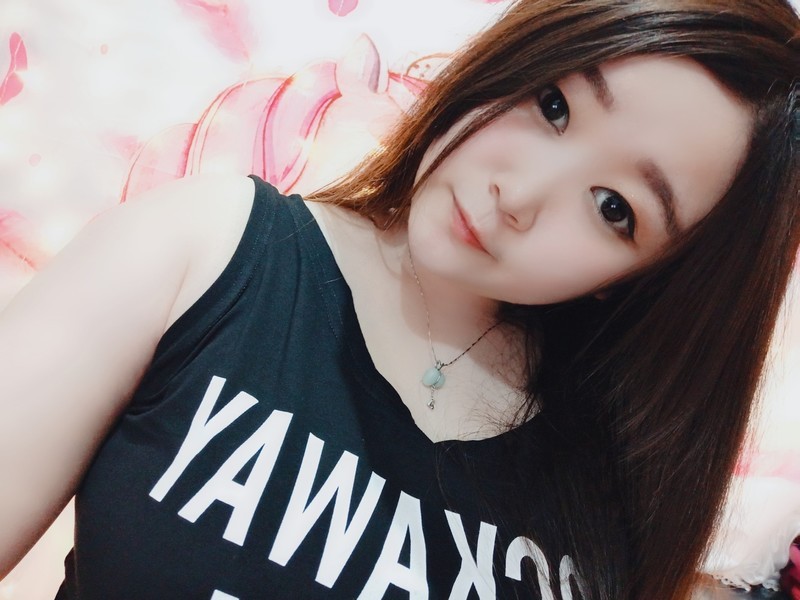 不甜的草莓的主播海报