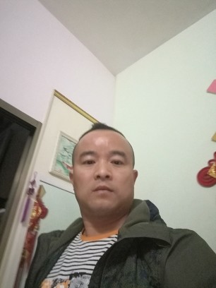 【逢場作戲】，吻的主播照片
