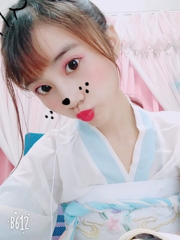 选择性疯狂症的小可爱的主播照片