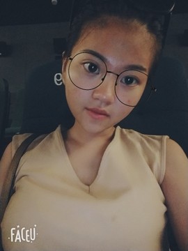万种风情的小女子主播照片