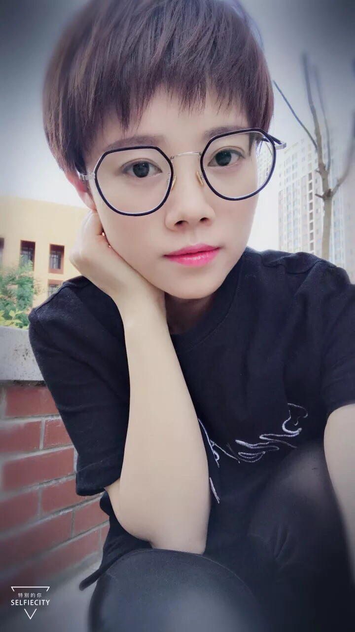 女汉纸-.-琴儿的主播照片