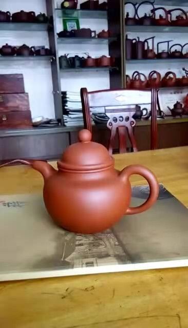 凤姐做紫砂壶自产自销的主播照片