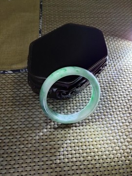 缅甸翡翠原石毛料直播主播照片