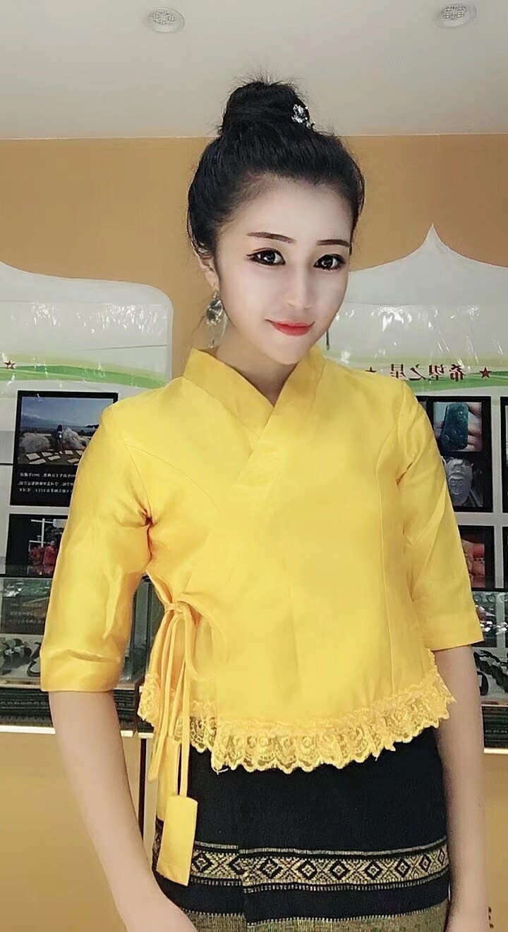 中緬特產的主播照片