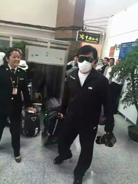 成都酒神哥主播照片