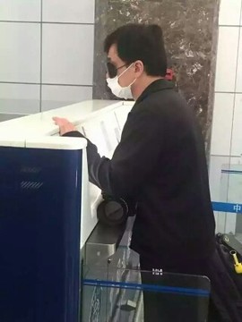成都酒神哥主播照片