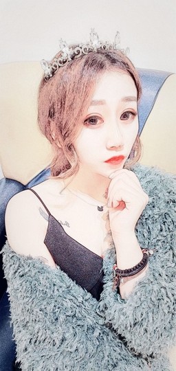 小奶茶d主播照片