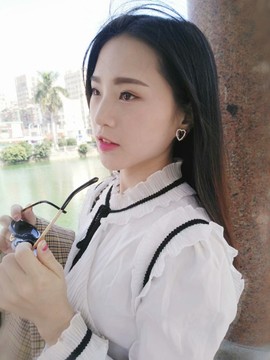 请收索18500房间主播照片