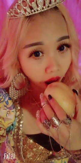 燕宝。主播照片
