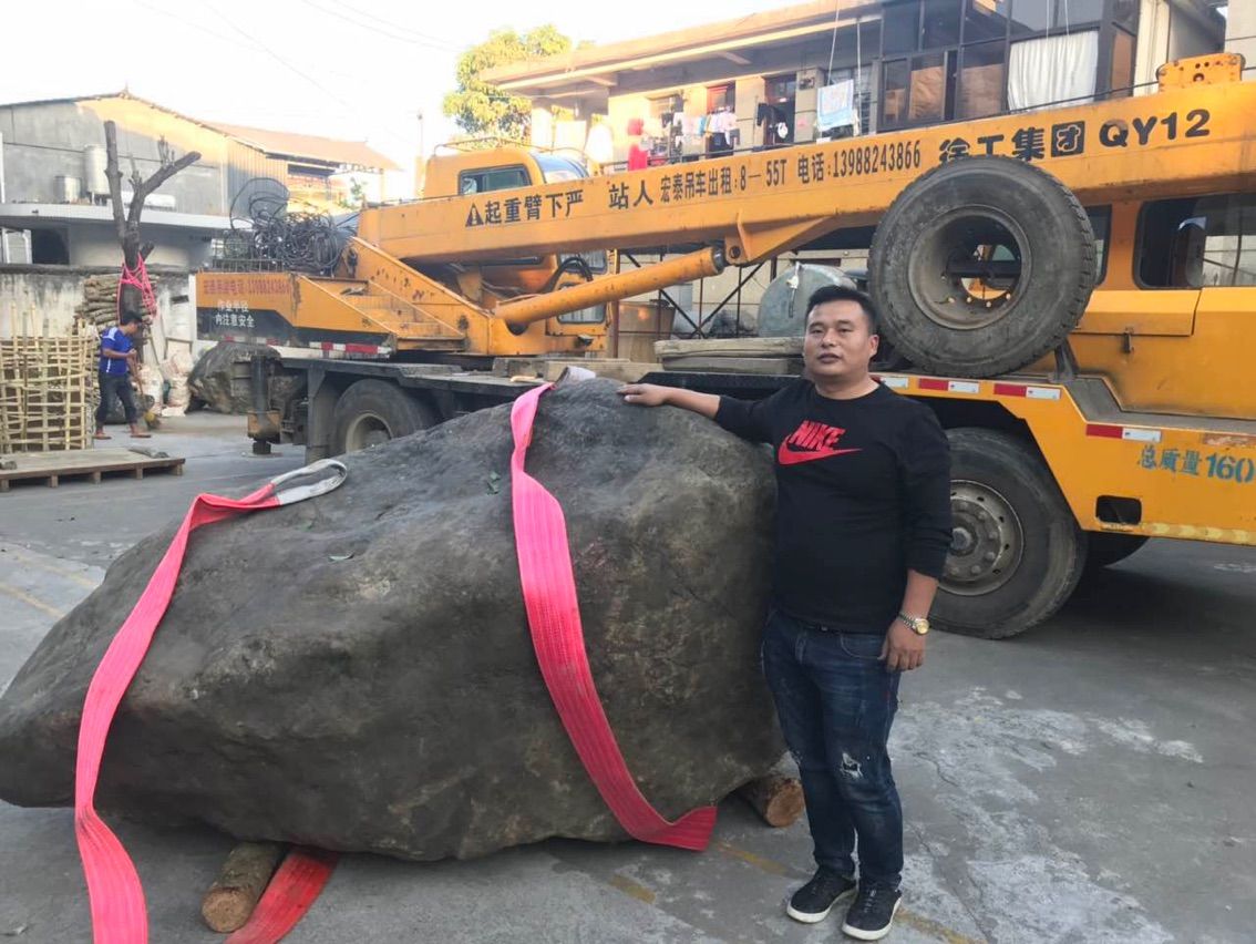 小孔玉石加工主播照片