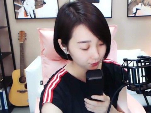 俄罗斯美女影視总监海报