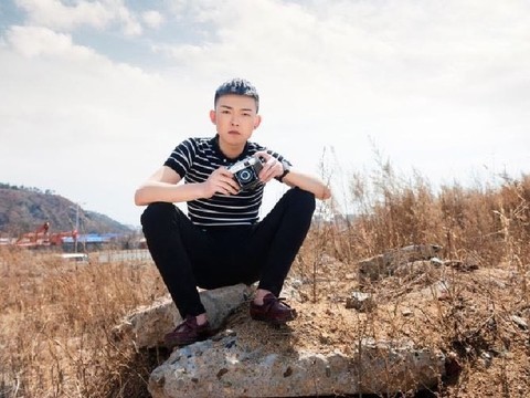 一排大金牙海报