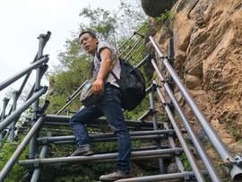 户外悬崖村吉克伍哈主播照片