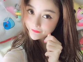 敏周轩主播照片