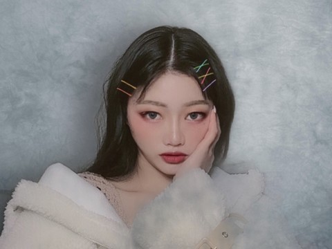 纯情小魔女在线海报