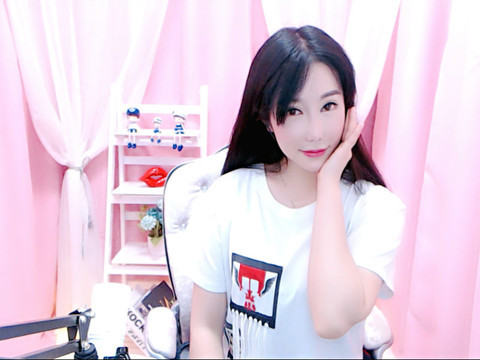 妮妮娜娜塔海报