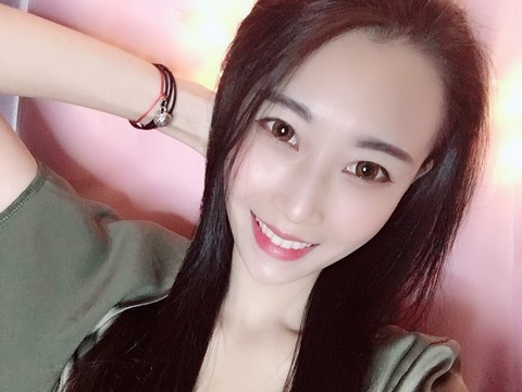 兜兜😘磨人精海报