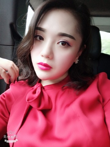 女王山東不定時(shí)播的主播照片