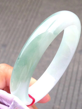 翡翠玉世情缘主播照片