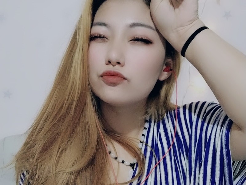 东北娜魅💕的主播海报