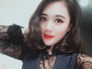 女王山東不定時(shí)播的主播照片