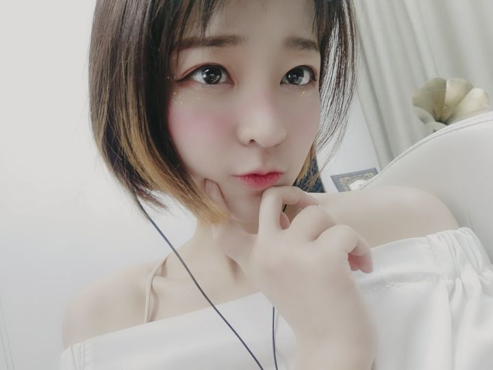 小祖钟30号生日的主播照片