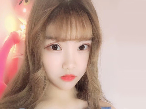 柠檬味的小可爱🌸海报