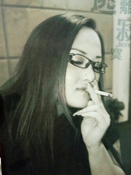 蔷薇~闭眼笑曾经主播照片