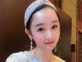 站在地球上看月亮主播照片