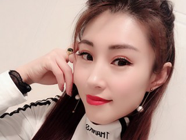 站在地球上看月亮主播照片