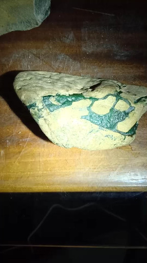 收藏级别打马坎黄夹绿牌子挂件料