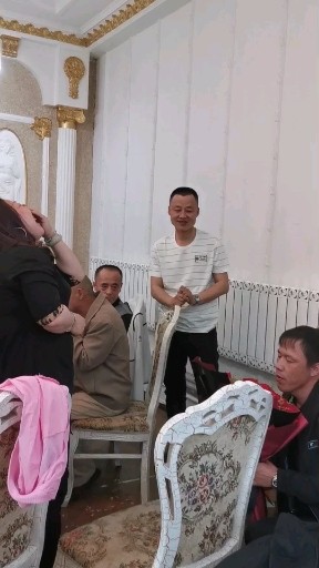 男生向女神求婚