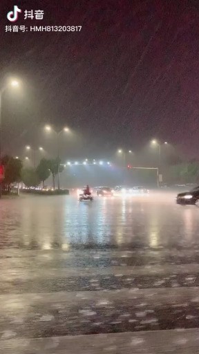 我不喜欢下雨天但是喜欢下雨的泪